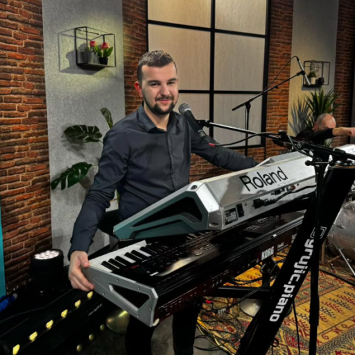 grujic.piano2306